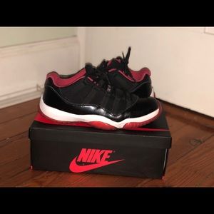 Jordan 11 low " Bred "